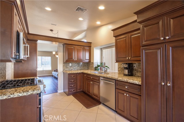 Detail Gallery Image 7 of 33 For 16820 Mediterranean Dr, Moreno Valley,  CA 92551 - 3 Beds | 2 Baths