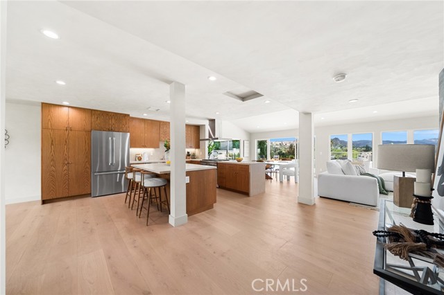 Detail Gallery Image 11 of 25 For 24153 Califa St, Woodland Hills,  CA 91367 - 4 Beds | 3 Baths