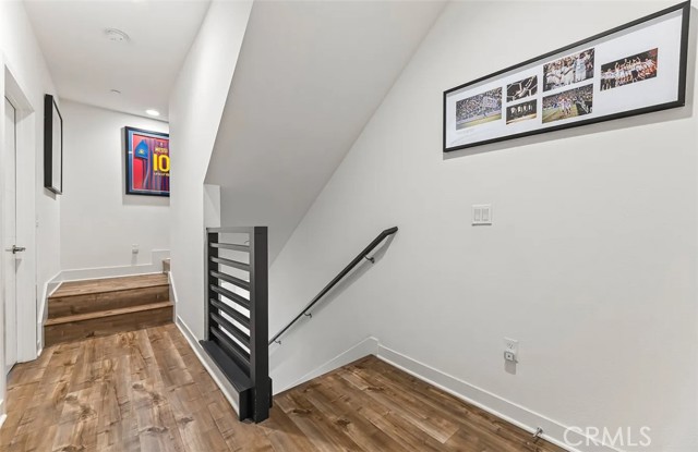 Detail Gallery Image 5 of 20 For 215 Elm Ave, Long Beach,  CA 90802 - 2 Beds | 3 Baths