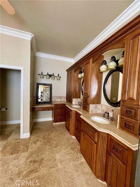 16052 W Middleton Avenue, Kerman CA: https://media.crmls.org/medias/974b5cdd-6762-4ba9-b129-7bb63f76eaed.jpg