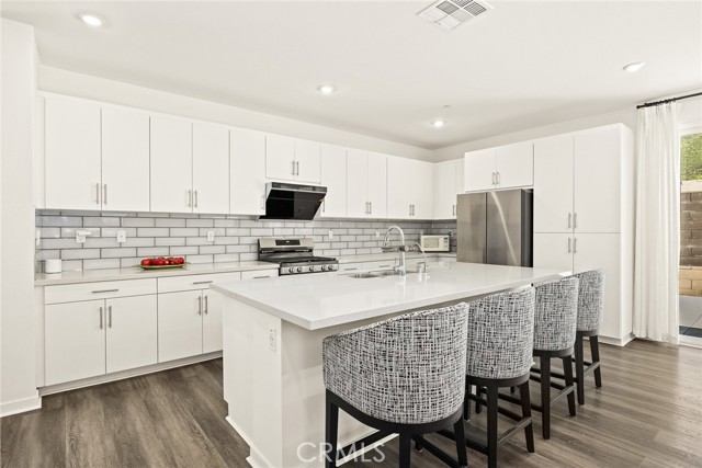 Detail Gallery Image 8 of 23 For 15842 Caterpillar Dr, Fontana,  CA 92336 - 4 Beds | 3 Baths