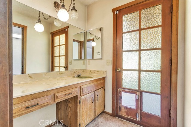 Bathroom 2: Primary