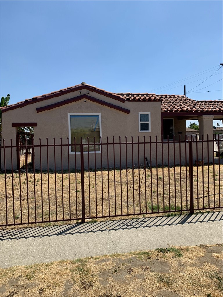 8208 Naomi Ave, Los Angeles, CA 90001