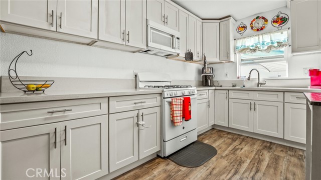 Detail Gallery Image 3 of 13 For 6546 6546 Foster Bridge Blvd, Bell Gardens,  CA 90201 - 3 Beds | 1 Baths