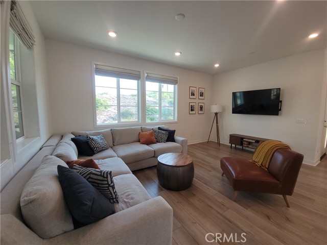 Detail Gallery Image 6 of 39 For 27078 Painted Sky Way, Valencia,  CA 91381 - 3 Beds | 2/1 Baths