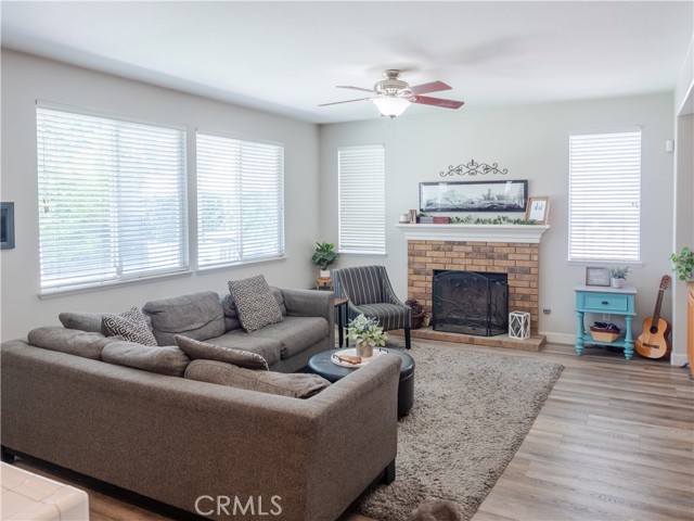 7351 Citrus Valley Avenue, Eastvale CA: https://media.crmls.org/medias/974d983b-907c-4abb-90b9-c7de7e28b559.jpg