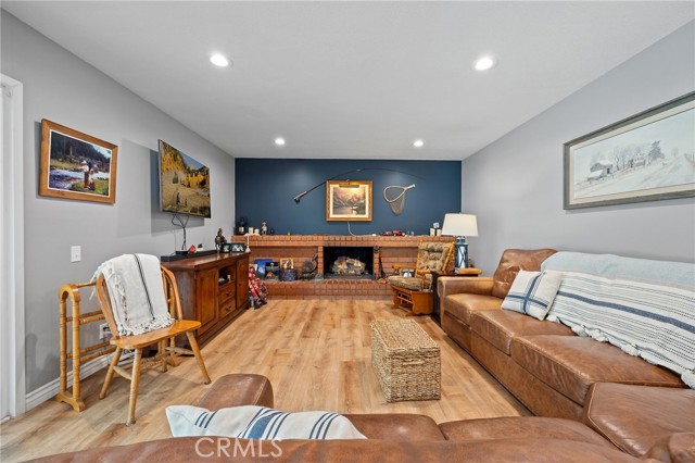 710 W Country Hills W Drive, La Habra CA: https://media.crmls.org/medias/974e3ff1-8aa0-4f74-b532-0f821440e659.jpg