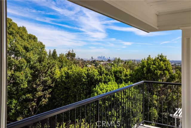 Detail Gallery Image 38 of 72 For 2818 Forrester Dr, Los Angeles,  CA 90064 - 5 Beds | 5 Baths