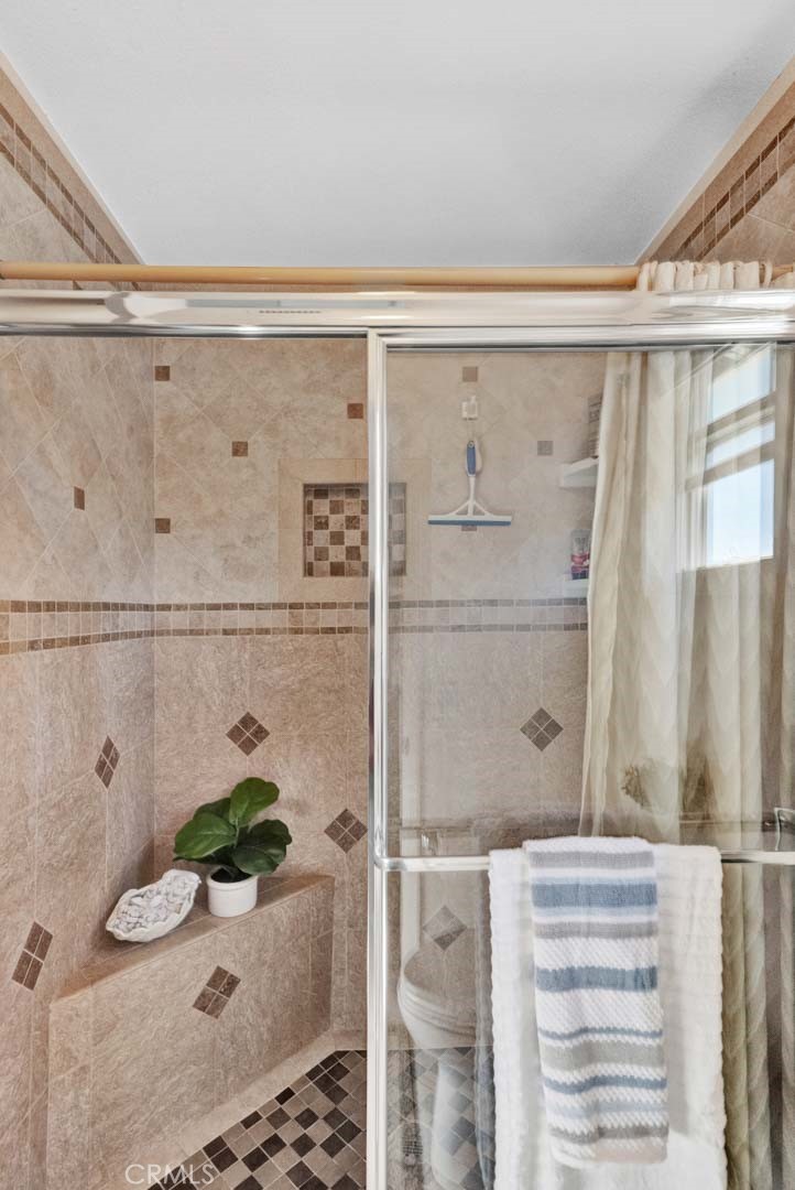 https://media.crmls.org/medias/974f8b19-630a-4807-9b7b-52aac92bc255.jpg?preset=X-Large