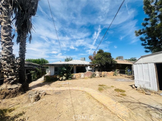 10805 Santa Clara Street, Lamont CA: https://media.crmls.org/medias/97502eb4-e224-4fb3-83b7-185be11b7e7c.jpg