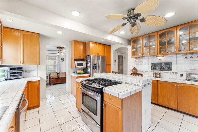 Detail Gallery Image 9 of 40 For 9488 Foster Rd., Bellflower,  CA 90706 - 3 Beds | 2 Baths