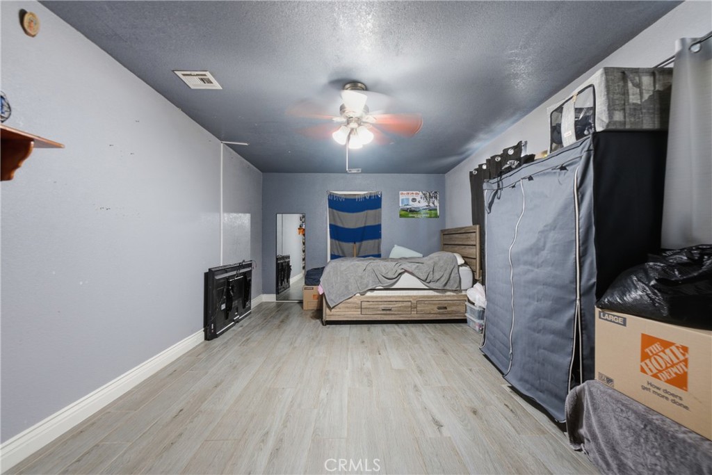 https://media.crmls.org/medias/97510418-425b-4ee7-8a08-a13258bf3a85.jpg?preset=X-Large
