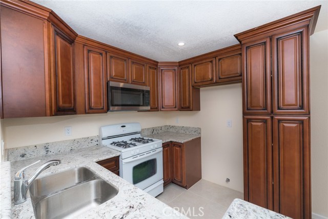 Detail Gallery Image 11 of 29 For 21236 Camelia #14,  Lake Forest,  CA 92630 - 2 Beds | 2 Baths