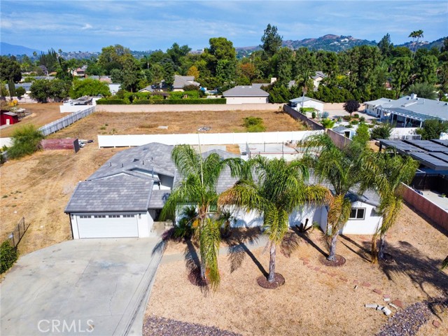 512 S Barranca Street, West Covina CA: https://media.crmls.org/medias/9751c083-e5ed-4c3f-be1f-724e3798c618.jpg
