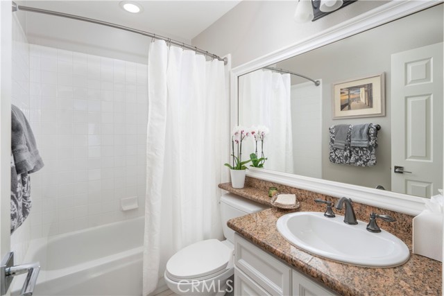 27705 Essex Place, Valencia CA: https://media.crmls.org/medias/9751d24b-718d-4b06-9e4b-c0dda794dbe7.jpg