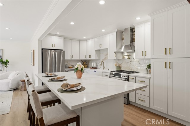 Detail Gallery Image 8 of 51 For 6539 Noble Avenue, Van Nuys,  CA 91411 - 4 Beds | 4 Baths