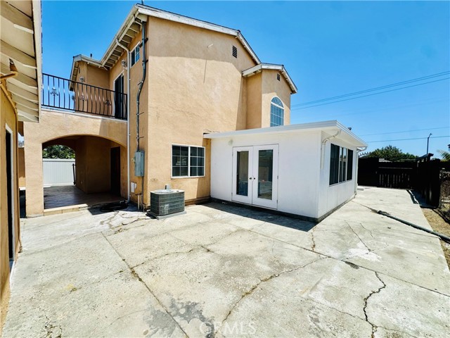 12219 S Main Street, Los Angeles CA: https://media.crmls.org/medias/975308b2-e3ac-4ecf-8ce3-12925a91fc5c.jpg