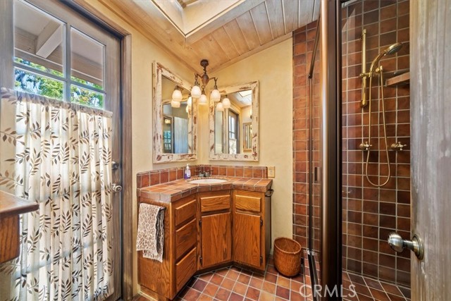 901 E Walnut Avenue, Glendora CA: https://media.crmls.org/medias/97530a4b-3924-4293-b767-ec58b32d9628.jpg