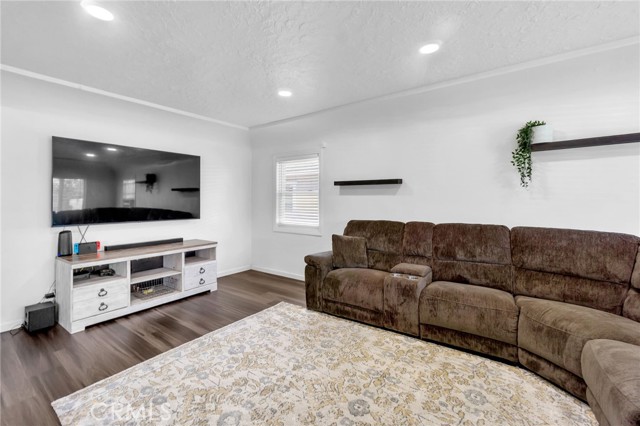 Detail Gallery Image 8 of 47 For 9511 Olive St, Bellflower,  CA 90706 - 3 Beds | 1 Baths