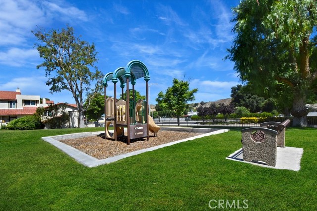 Detail Gallery Image 30 of 38 For 17908 River Cir #1,  Canyon Country,  CA 91387 - 3 Beds | 2 Baths