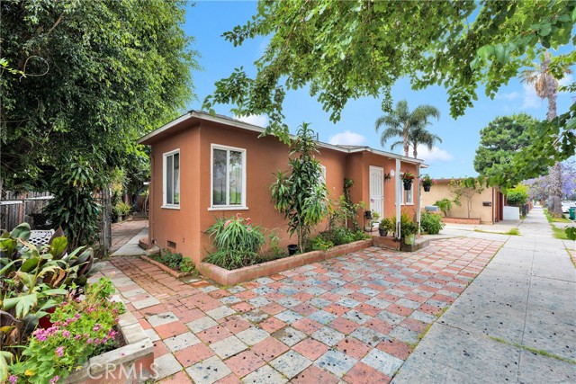 470 E Home Street, Long Beach CA: https://media.crmls.org/medias/97534216-7757-49cf-b7d0-1eee31211038.jpg