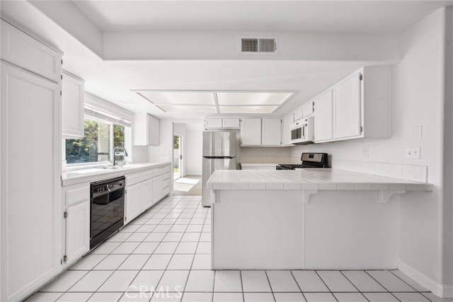 Detail Gallery Image 5 of 19 For 23260 Joaquin Ridge Dr, Murrieta,  CA 92562 - 4 Beds | 2 Baths