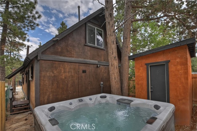220 Angeles Boulevard, Big Bear City CA: https://media.crmls.org/medias/9754a189-eb13-4ab1-9362-5b0e695ab100.jpg