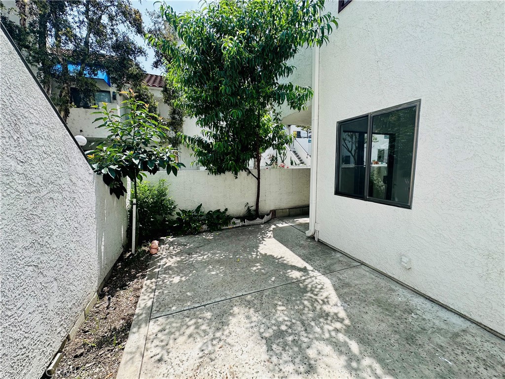 https://media.crmls.org/medias/9755a33a-a85e-4468-8795-1f87693a6c10.jpg?preset=X-Large