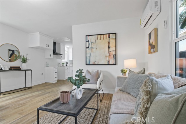 9525 Holmes Avenue, Los Angeles CA: https://media.crmls.org/medias/9755bad0-6357-43be-9d6b-4b2bfebfd677.jpg