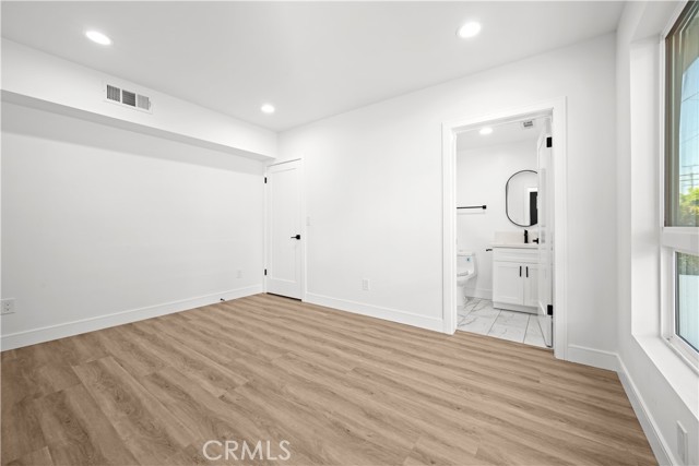 Detail Gallery Image 17 of 28 For 6700 Kester Ave, Van Nuys,  CA 91405 - 4 Beds | 4 Baths