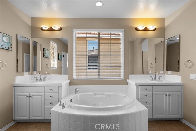 29266 Mission Trail Lane, Valencia CA: https://media.crmls.org/medias/97567f2e-9c99-4ce7-8f60-4b63868f53f3.jpg