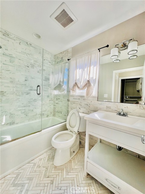 Detail Gallery Image 9 of 13 For 1163 N Poinsettia Pl, West Hollywood,  CA 90046 - 2 Beds | 2 Baths