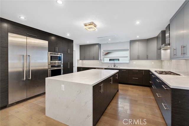 22904 Calvert Street, Woodland Hills CA: https://media.crmls.org/medias/97577c35-8f5a-4774-9883-66e02ed7f4f3.jpg
