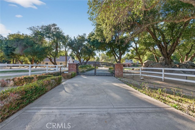 Detail Gallery Image 2 of 75 For 40833 Calle Bandido, Murrieta,  CA 92562 - 8 Beds | 7/2 Baths