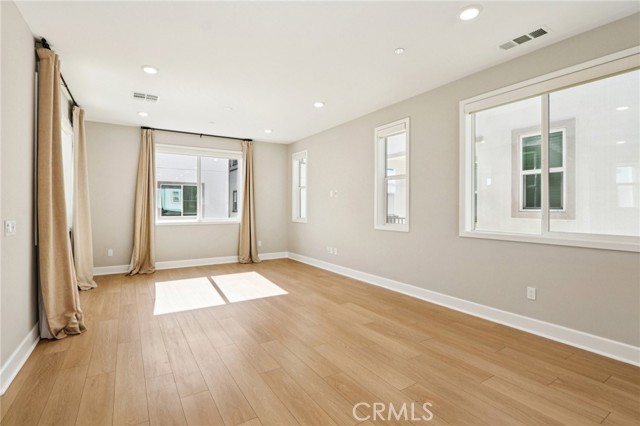 Detail Gallery Image 4 of 59 For 3010 Tallahassee Ln, Simi Valley,  CA 93065 - 3 Beds | 2/2 Baths