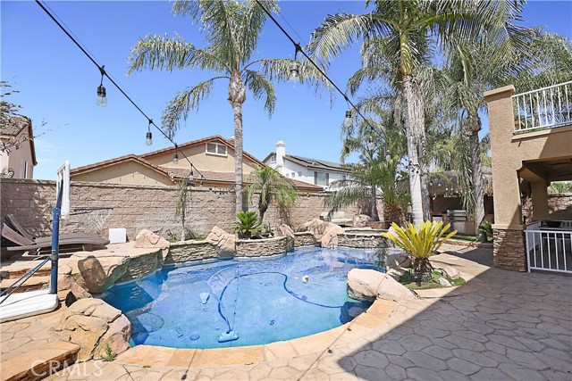 Detail Gallery Image 16 of 66 For 7277 Cobble Creek Dr, Corona,  CA 92880 - 5 Beds | 2/1 Baths