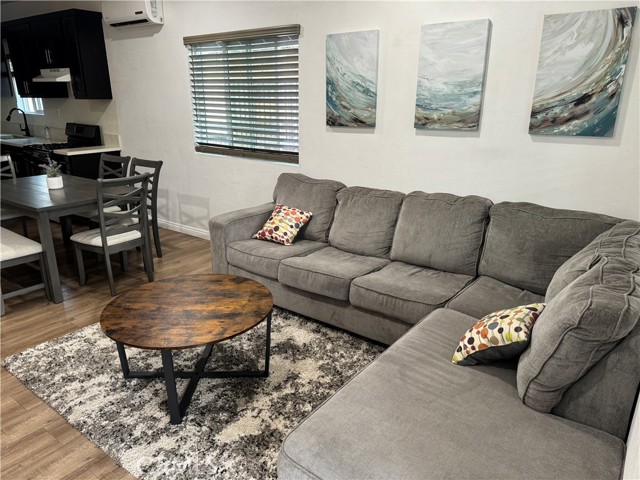 Detail Gallery Image 3 of 13 For 533 E 36th, Los Angeles,  CA 90011 - 4 Beds | 2 Baths