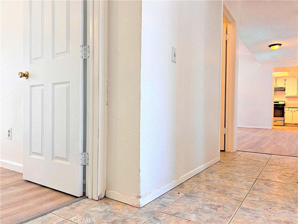 https://media.crmls.org/medias/9758b788-af1d-4dbb-80c2-9e852c6131e5.jpg?preset=X-Large