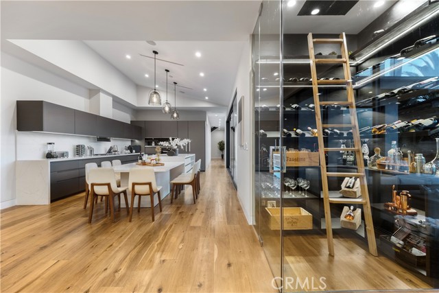 Detail Gallery Image 14 of 47 For 18296 Karen Dr, Tarzana,  CA 91356 - 5 Beds | 6 Baths