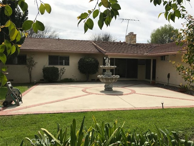 23439 Clarendon Street, Woodland Hills CA: https://media.crmls.org/medias/975a1cad-555e-4576-9557-90b6d8e0c330.jpg