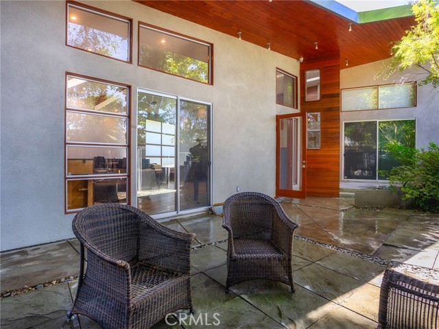 5762 Andasol Avenue, Encino CA: https://media.crmls.org/medias/975a5834-3233-4b2f-adf2-f39fb23c5680.jpg