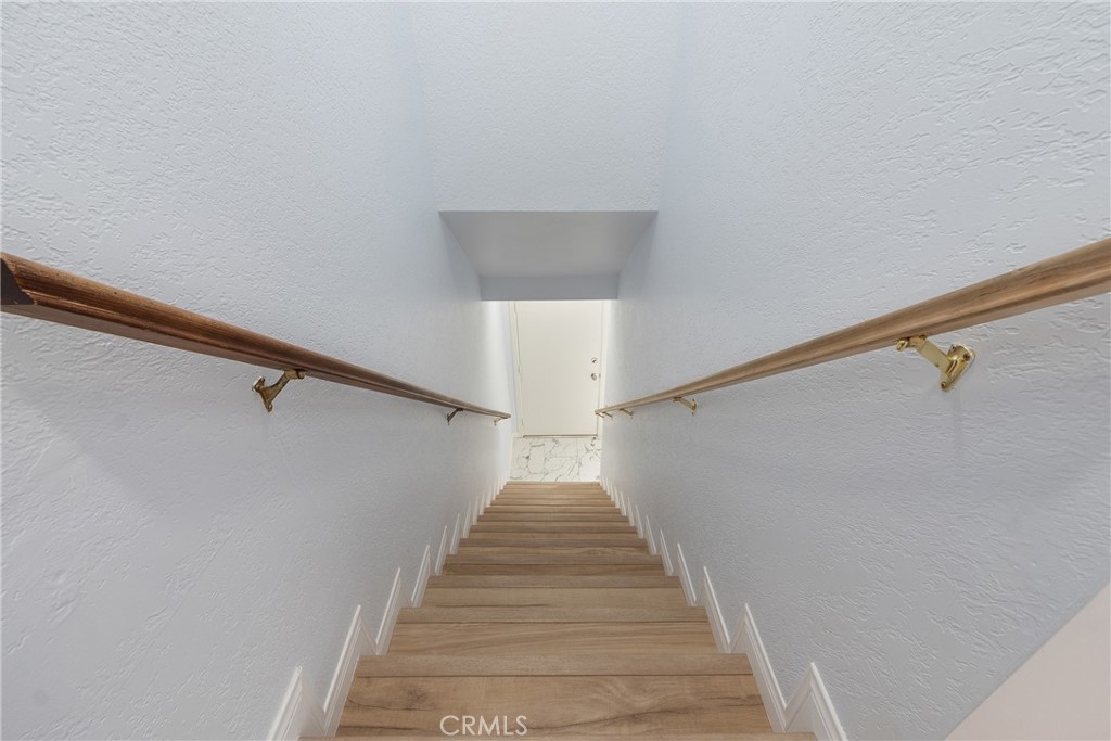 https://media.crmls.org/medias/975a9ca0-3bce-4032-b75d-7d0c85ba1c69.jpg?preset=X-Large