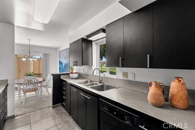 Detail Gallery Image 9 of 39 For 21282 Wavecrest Cir, Huntington Beach,  CA 92646 - 2 Beds | 2 Baths