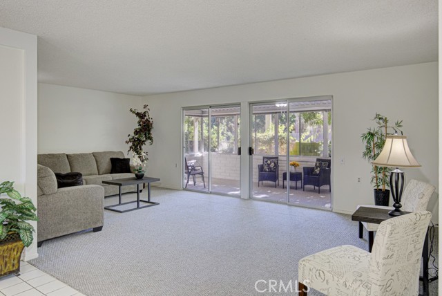 Detail Gallery Image 4 of 27 For 5533 via La Mesa #B,  Laguna Woods,  CA 92637 - 2 Beds | 2 Baths