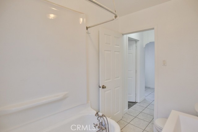 531 W 61st Street, Los Angeles CA: https://media.crmls.org/medias/975ba2b0-6322-4c8a-9c6d-da3ba5707cff.jpg