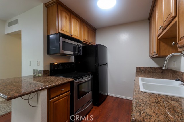Detail Gallery Image 8 of 27 For 564 N Bellflower Bld #218,  Long Beach,  CA 90814 - 1 Beds | 1 Baths