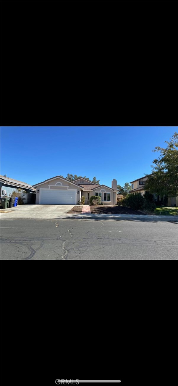 Detail Gallery Image 1 of 7 For 12467 Driftstone Dr, Victorville,  CA 92392 - 3 Beds | 2 Baths