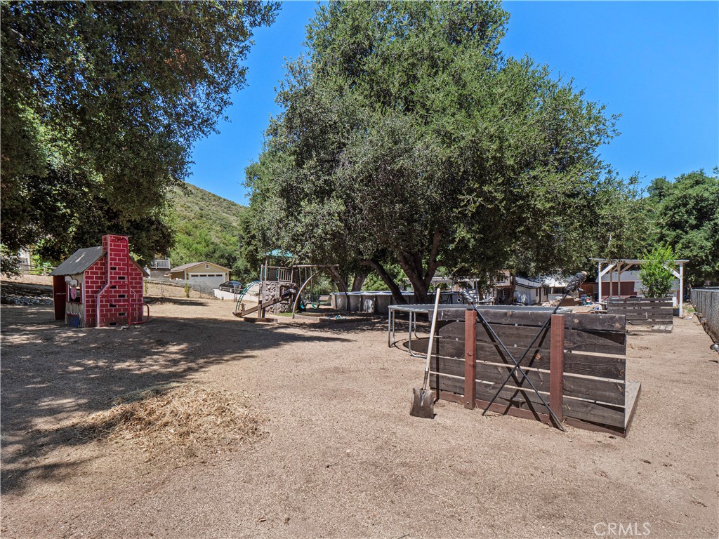 https://media.crmls.org/medias/975d2dfa-6d6d-4341-9813-7725d30b7240.jpg?preset=X-Large