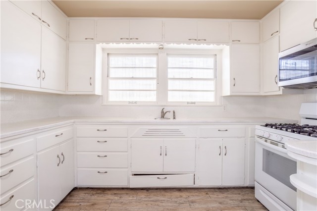 Detail Gallery Image 11 of 23 For 44632 Fern Ave, Lancaster,  CA 93534 - 4 Beds | 2 Baths