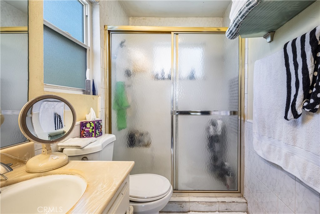 https://media.crmls.org/medias/975e3fce-3771-40e8-9595-ef8d91b6c7a0.jpg?preset=X-Large
